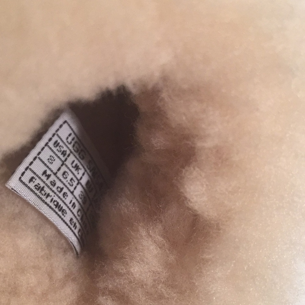 SOLD. Almost New Ugg Clog - Picture 7 of 9